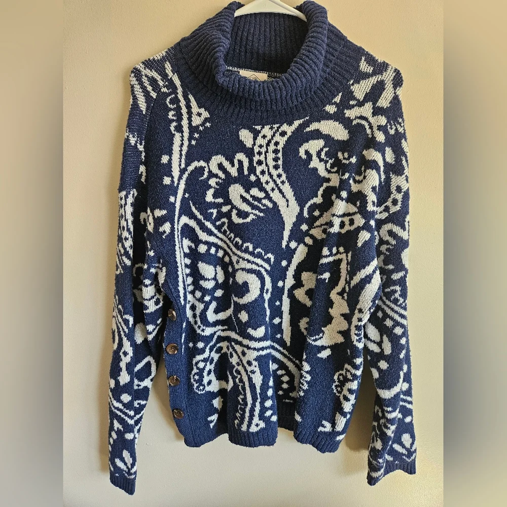 St. John Navy and White Turtleneck Sweater PXL